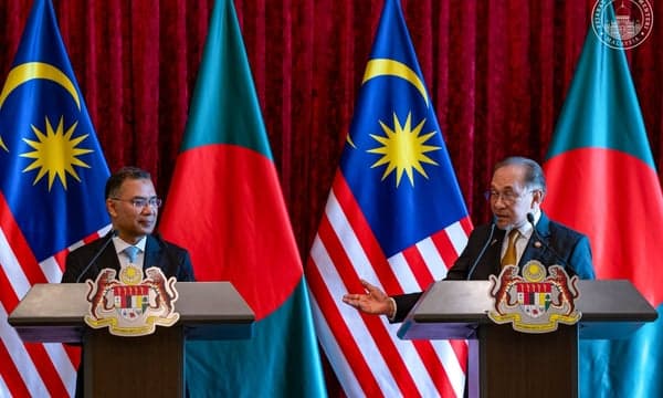 Beyond a Viral Video: What Did Bangladesh's PM Actually Accomplish in Malaysia?