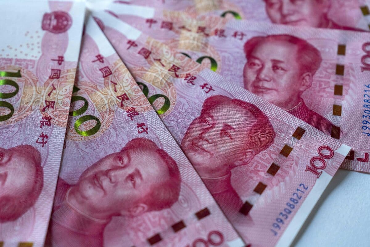 China Weakens Yuan Fixing for Fourth Straight Session as the US Dollar Advances