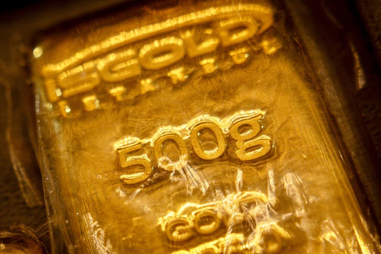 Gold Drops to November 2025 Lows as Central Banks Double Down on Reserves