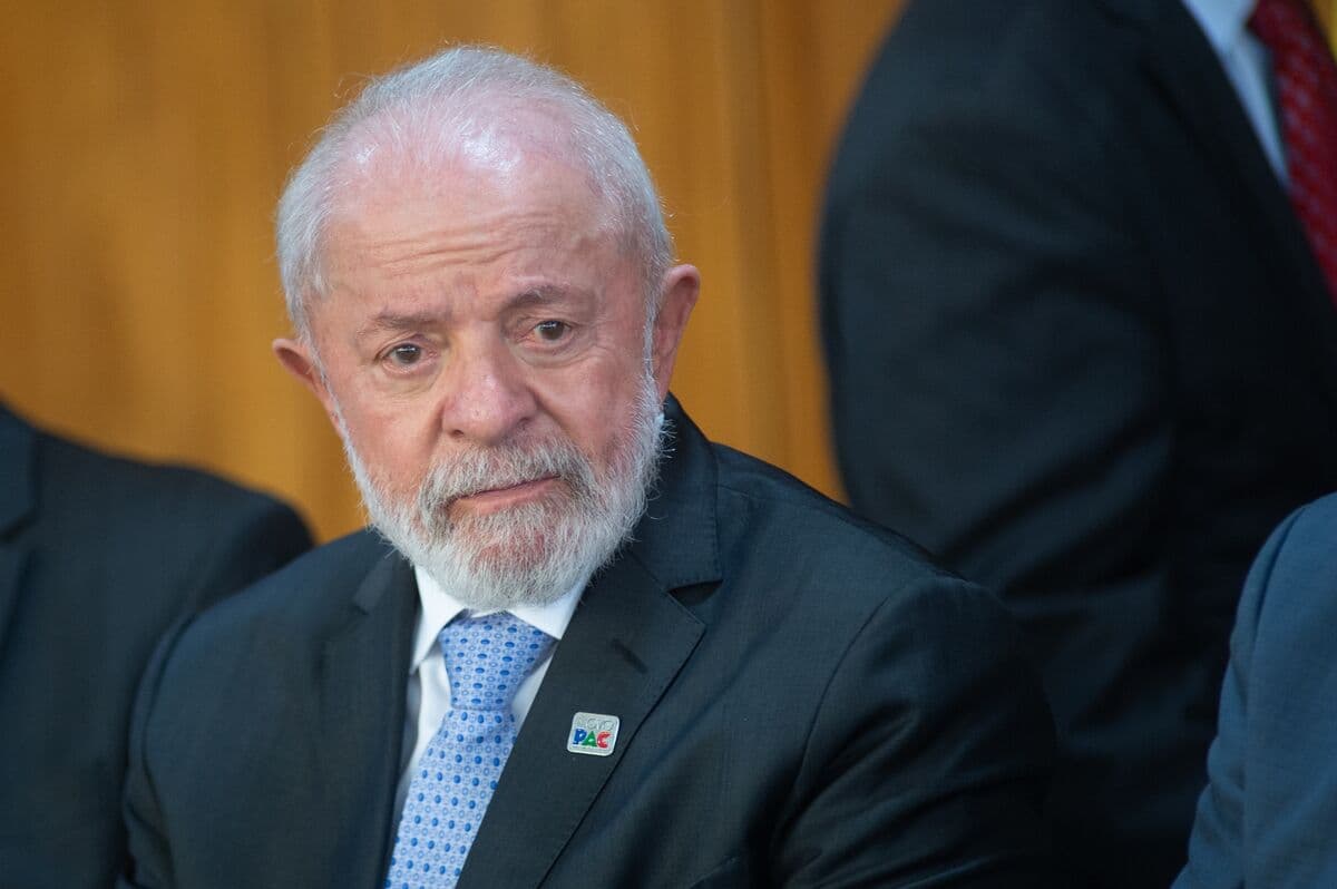 Lula Ally Leaves Senate Leadership Job Amid Ties to Bank Scandal