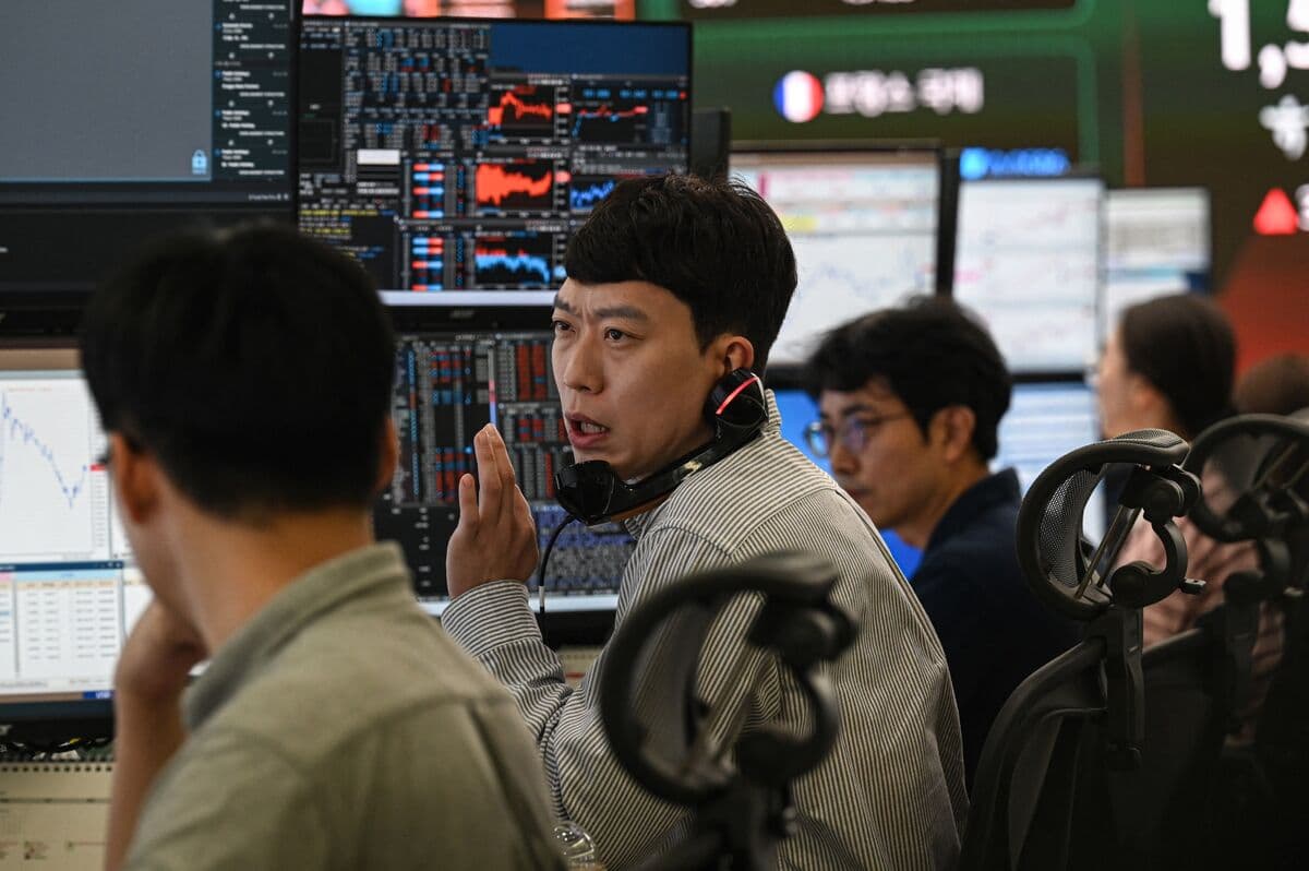 Korean Stocks Swing After Rout as Caution Grows on AI Earnings